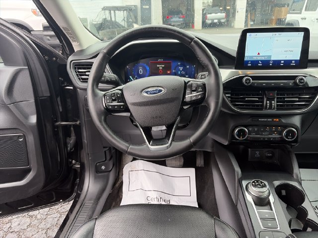 Used 2022 Ford Escape Titanium AWD/4WD image 17