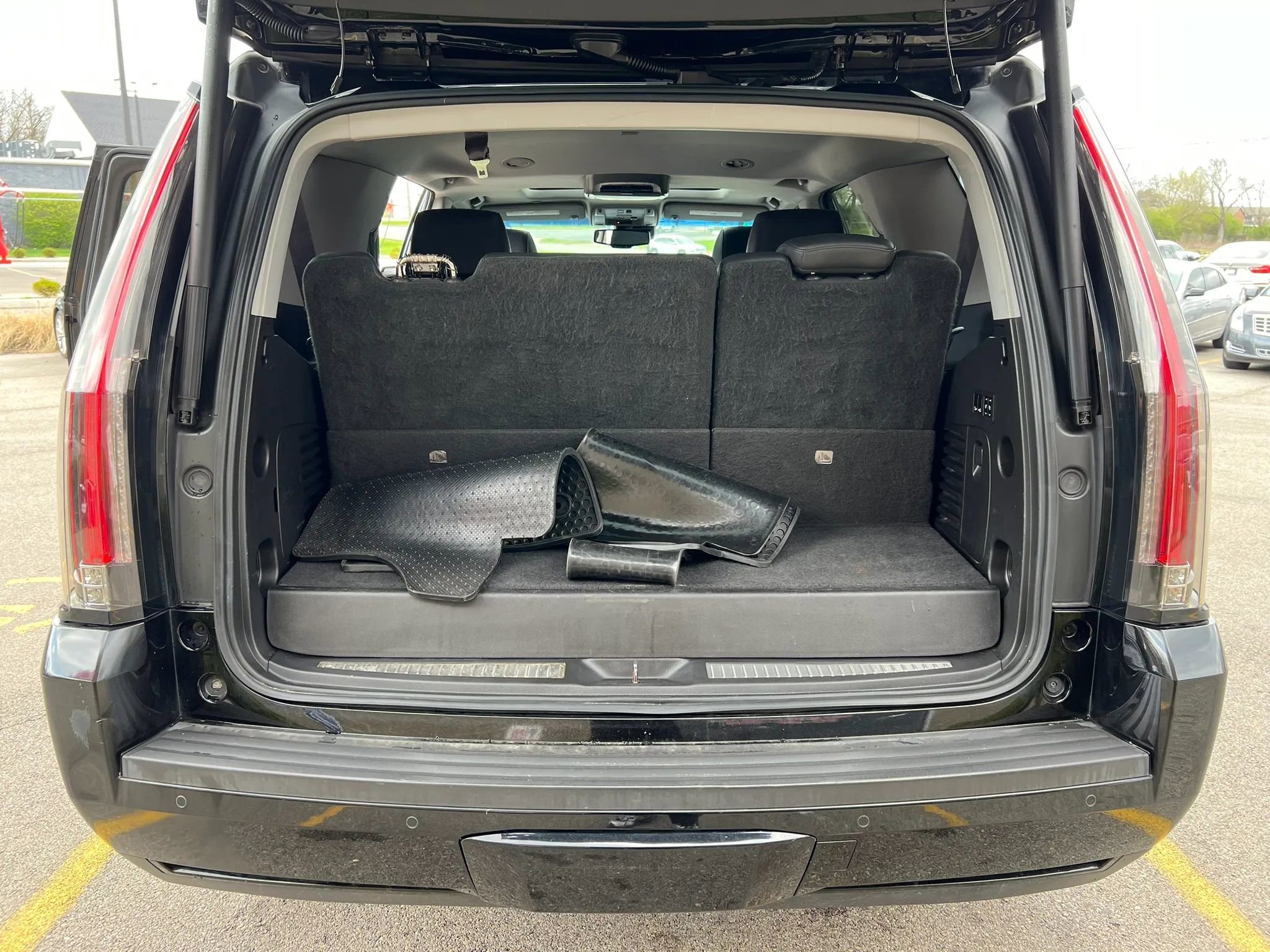 Used 2015 Cadillac Escalade Luxury image 32