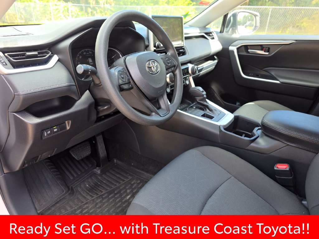 Used 2025 Toyota RAV4 XLE AWD/4WD image 27