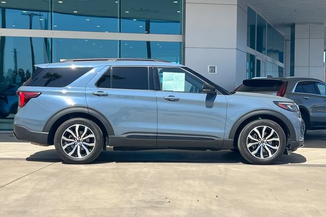Used 2025 Ford Explorer ST-Line RWD image 3