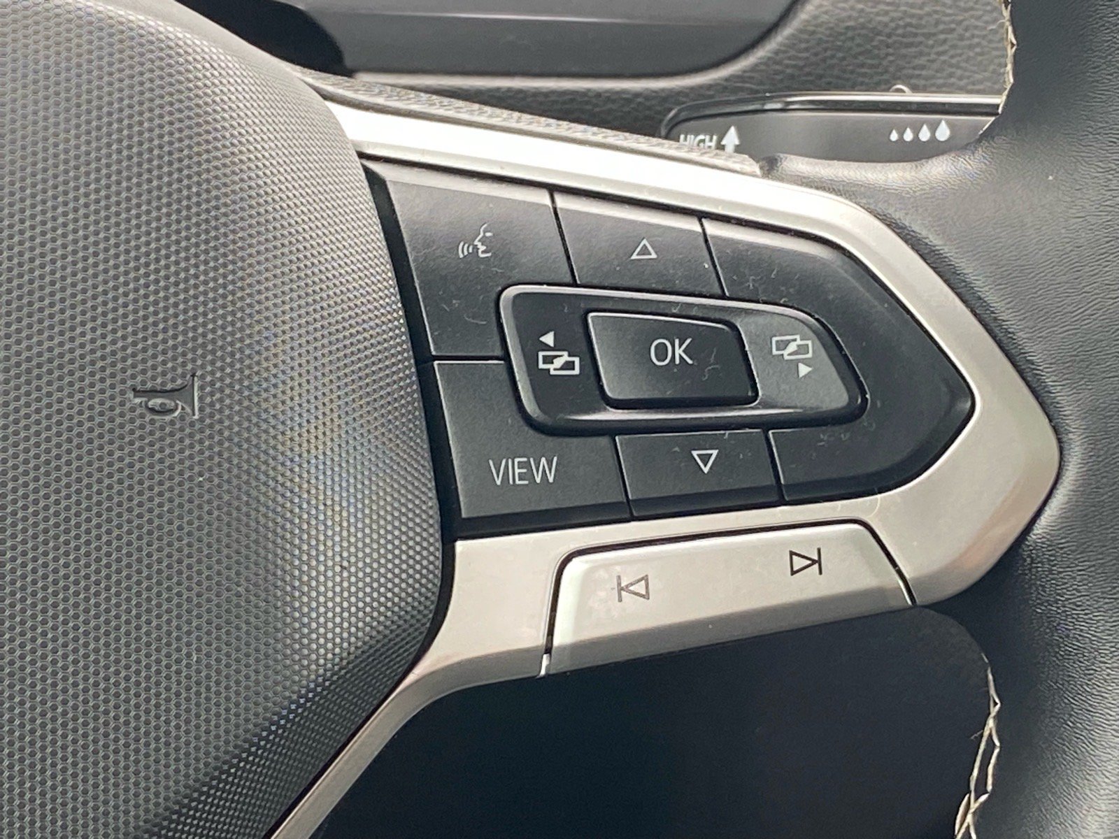 Certified 2024 Volkswagen Tiguan SE w/ Panoramic Sunroof Package FWD image 8