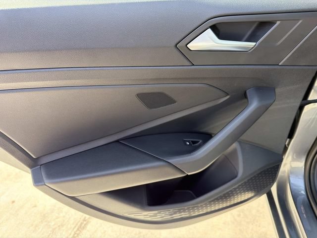 Certified 2023 Volkswagen Jetta SE w/ Panoramic Sunroof Package FWD image 9