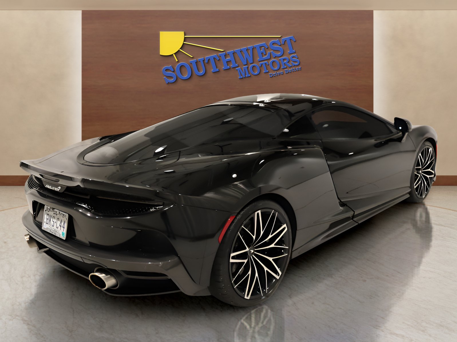 Used 2023 McLaren GT RWD image 3