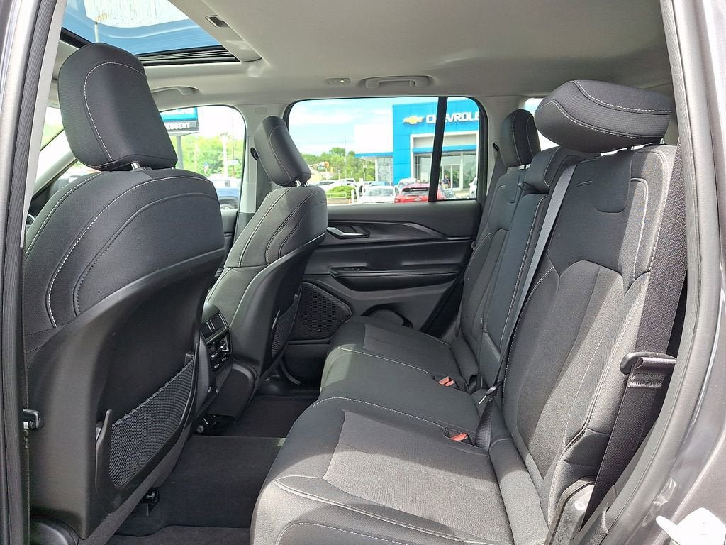Used 2024 Jeep Grand Cherokee Laredo X AWD/4WD image 12
