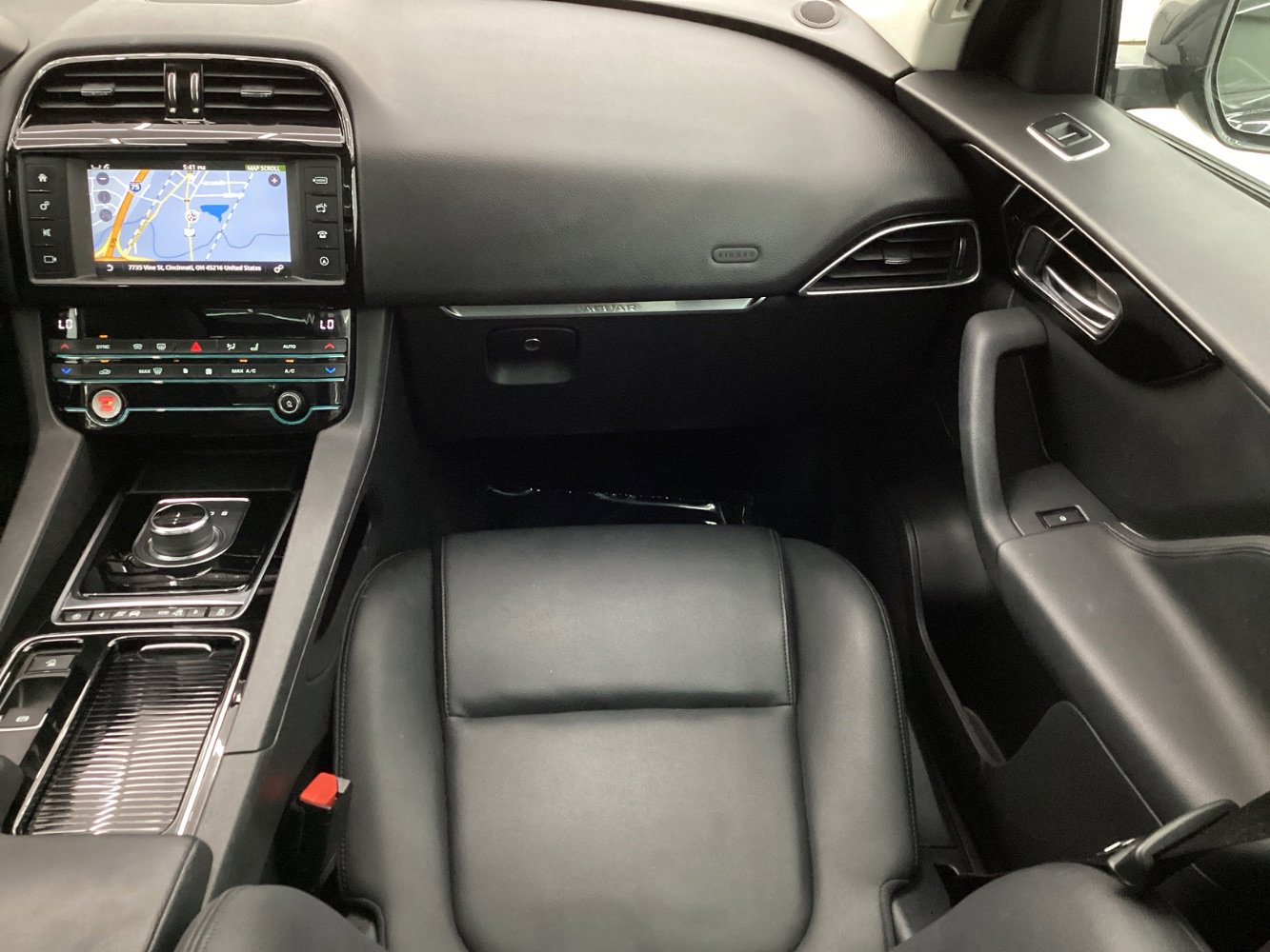 Used 2018 Jaguar F-PACE Premium image 29