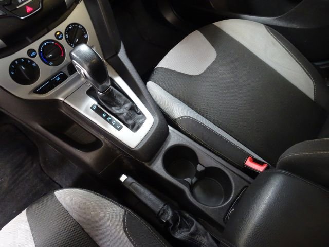 Used 2014 Ford Focus SE w/ SE Sport Package image 28