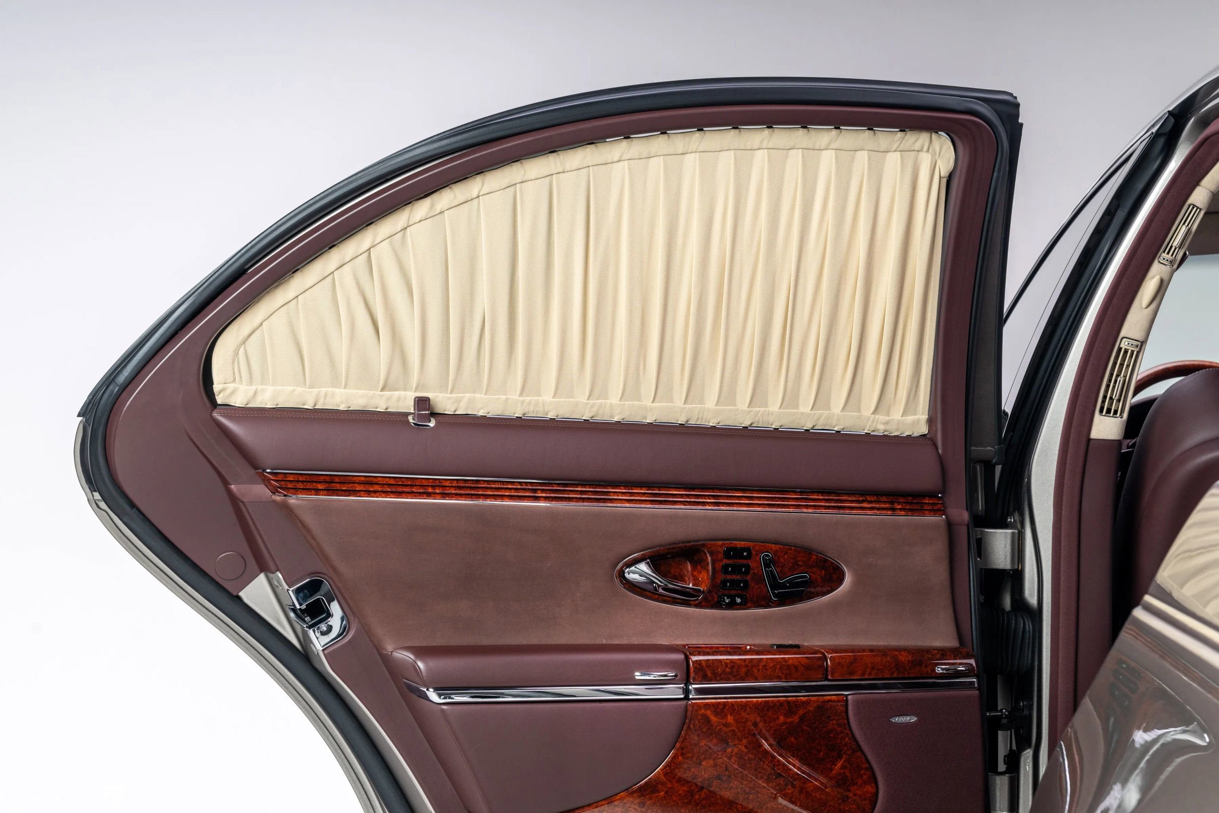 Used 2005 Maybach 57 RWD image 25