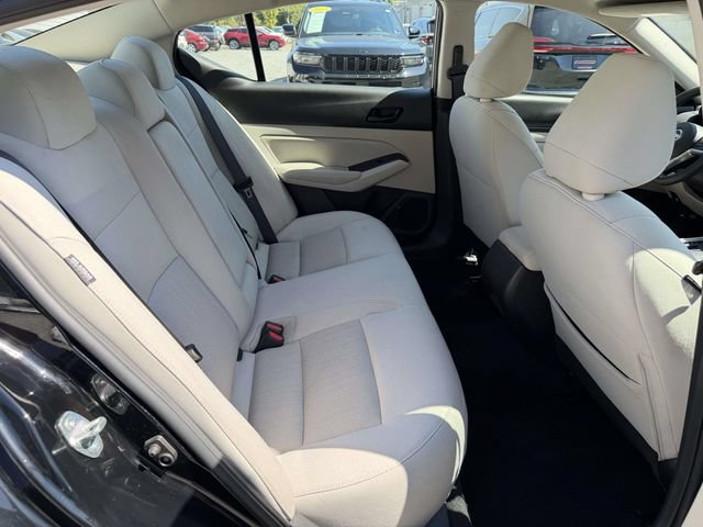 Used 2025 Nissan Altima 2.5 SV FWD image 13
