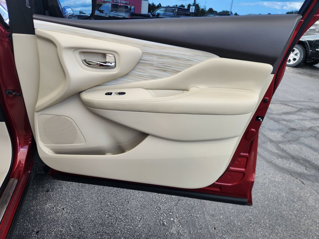 Used 2017 Nissan Murano Platinum w/ Platinum Technology Package FWD image 11