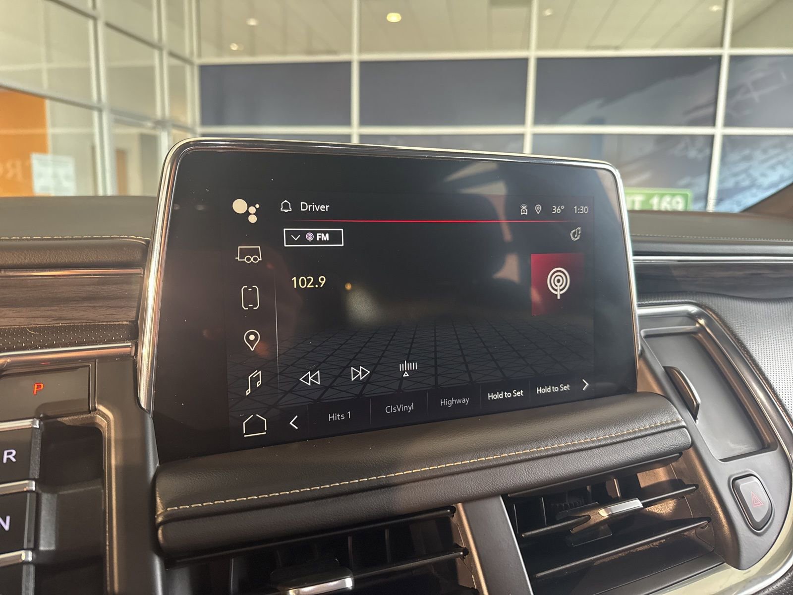 Used 2023 GMC Yukon SLT image 34