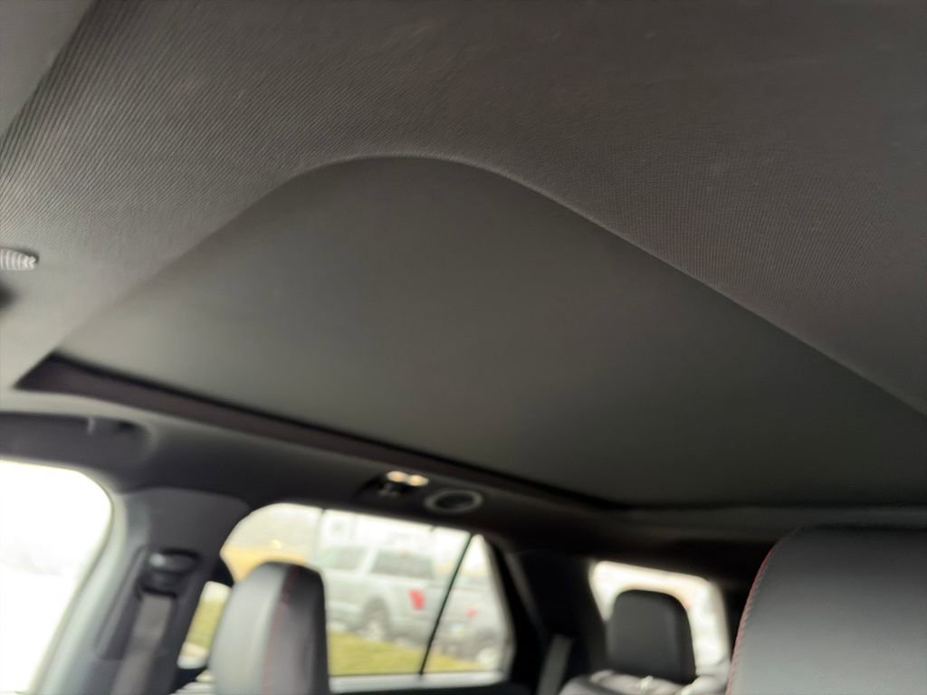 Used 2025 Ford Explorer ST image 31