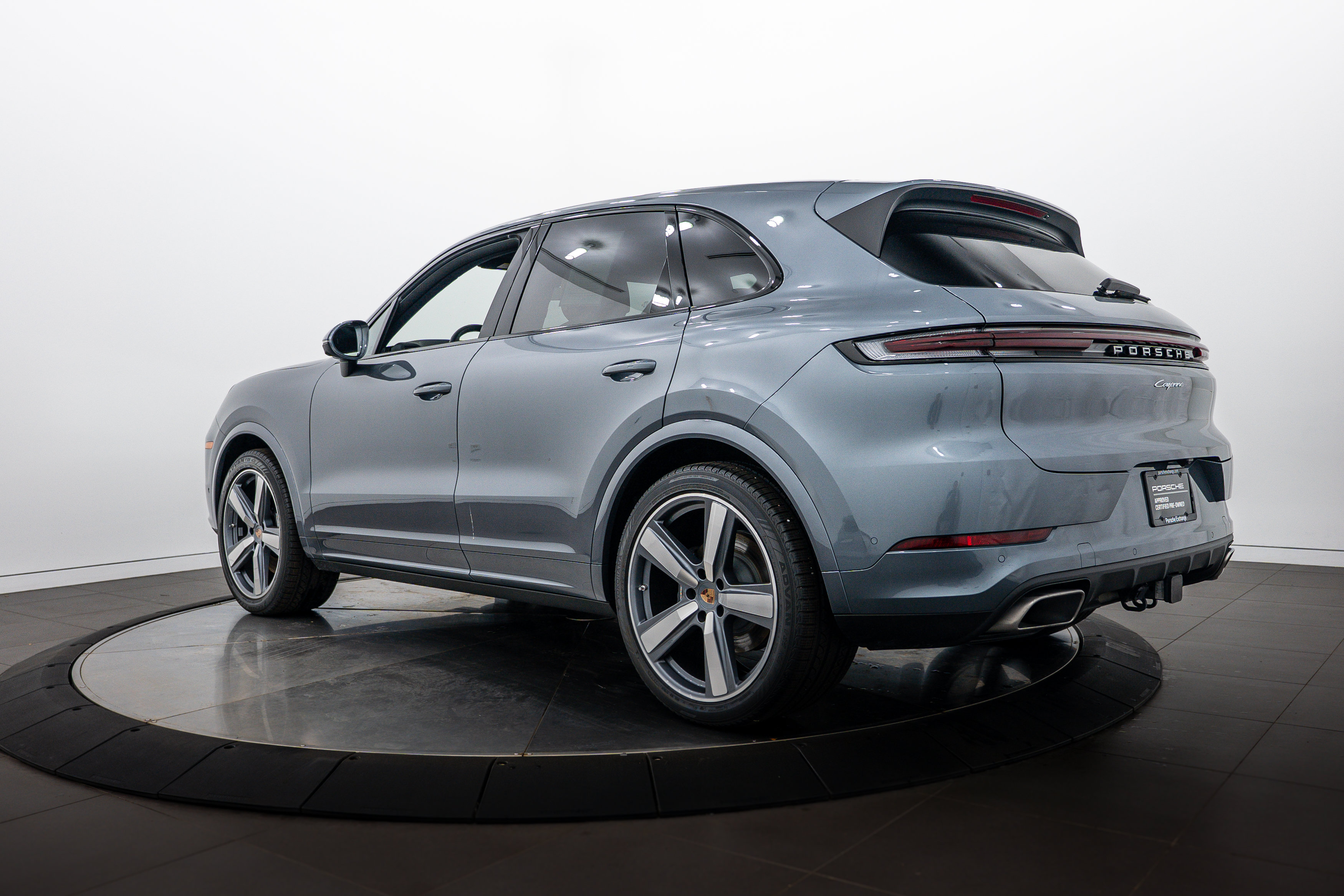 Certified 2026 Porsche Cayenne AWD/4WD image 3