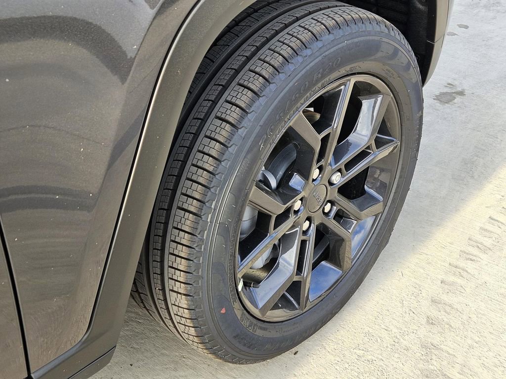 New 2025 Jeep Grand Cherokee Limited image 7