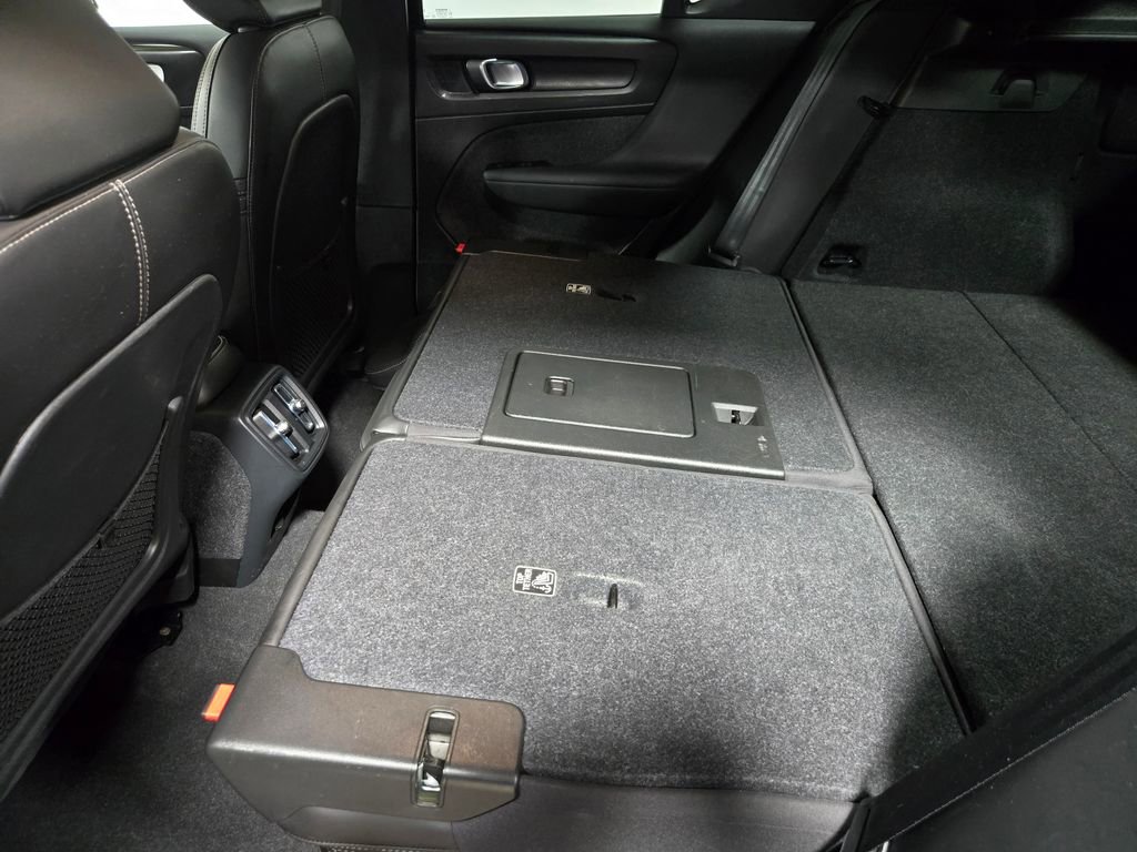 Used 2022 Volvo XC40 T5 Momentum AWD/4WD image 35