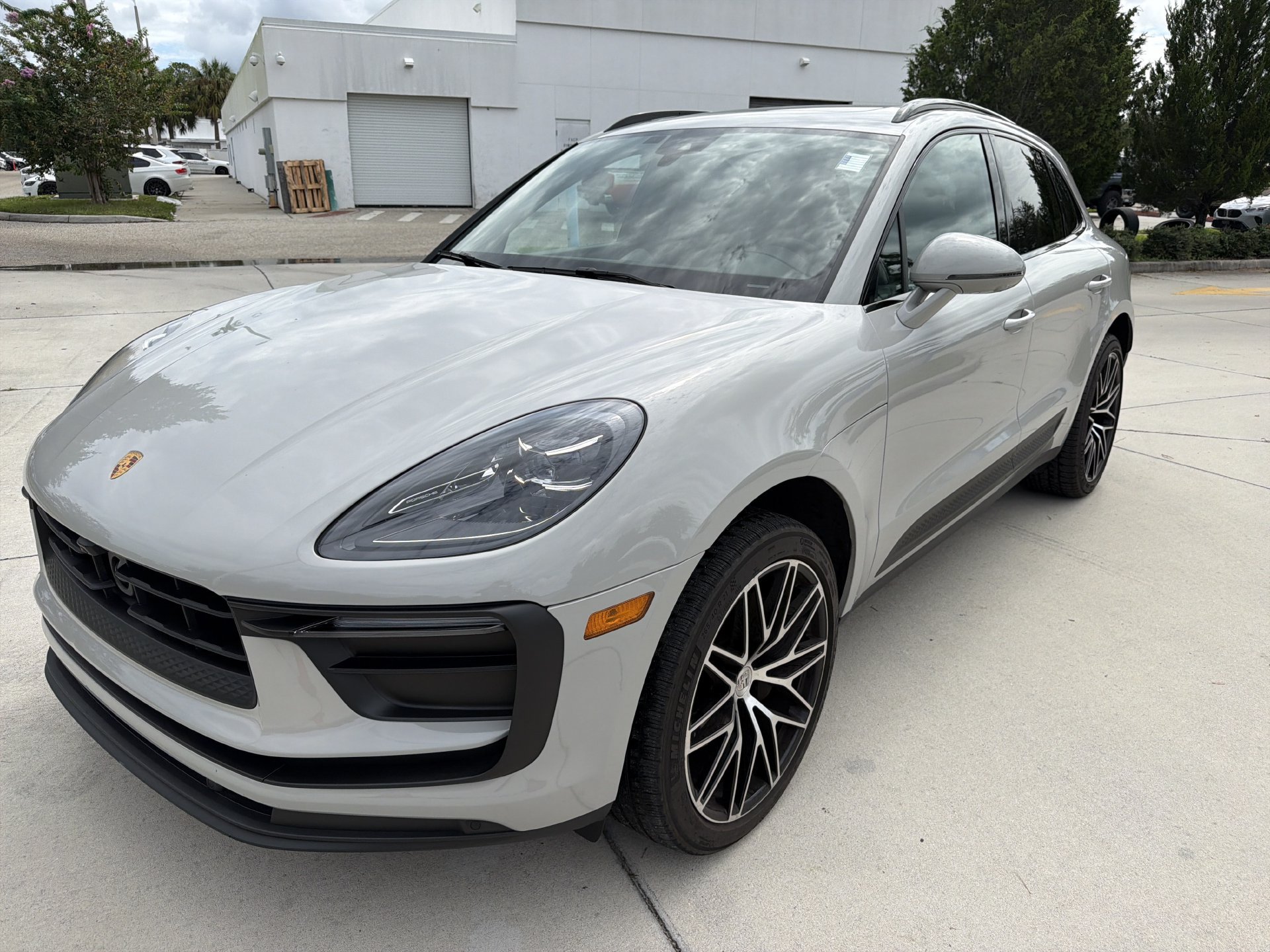Used 2023 Porsche Macan Turbo AWD/4WD image 8