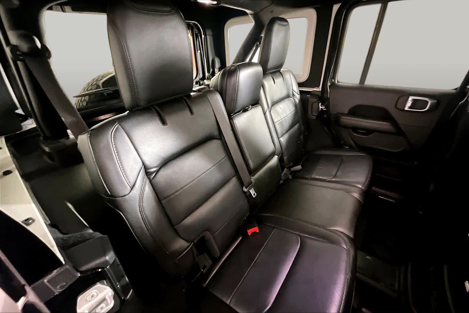 Used 2023 Jeep Wrangler Unlimited Sahara AWD/4WD image 19