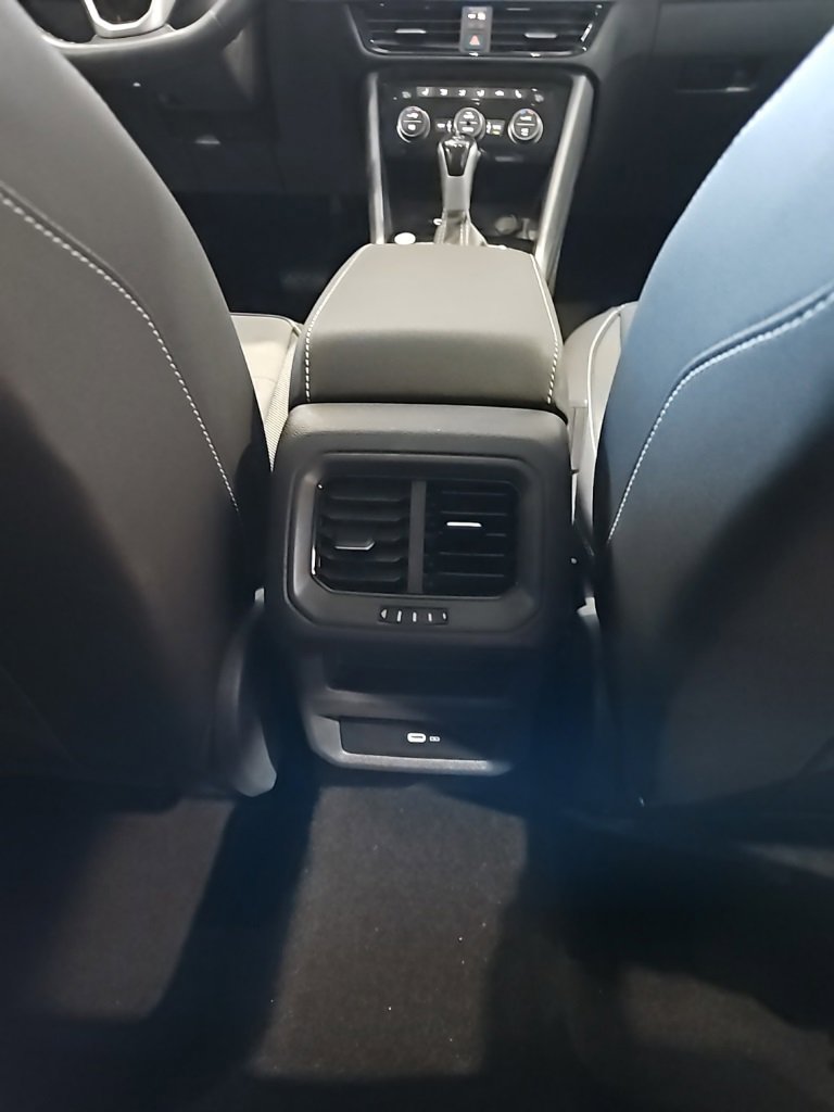 Used 2024 Volkswagen Taos SE image 17