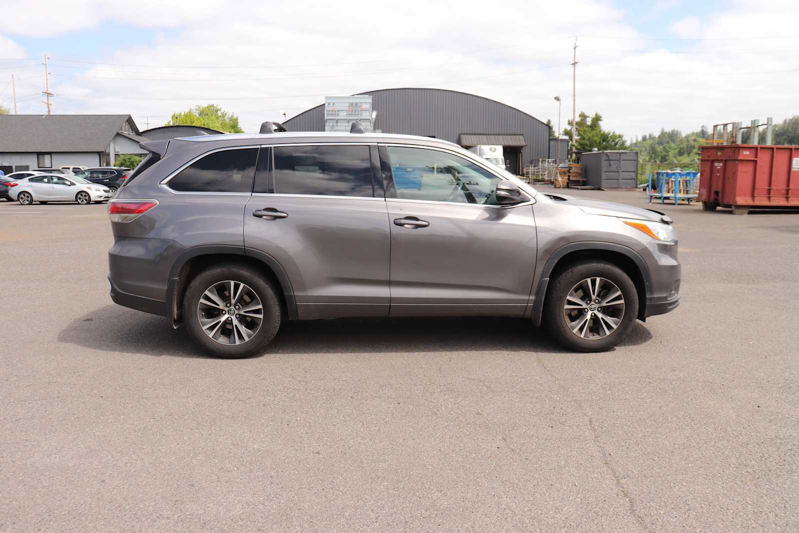 Used 2016 Toyota Highlander XLE AWD/4WD image 4