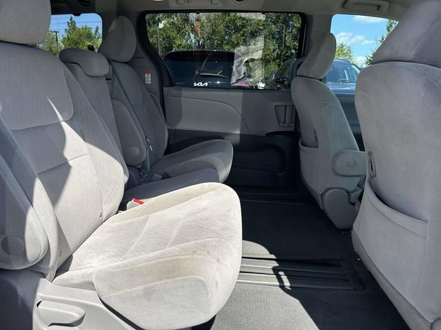 Used 2015 Toyota Sienna LE FWD image 11