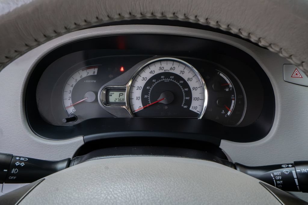 Used 2014 Toyota Sienna SE FWD image 14