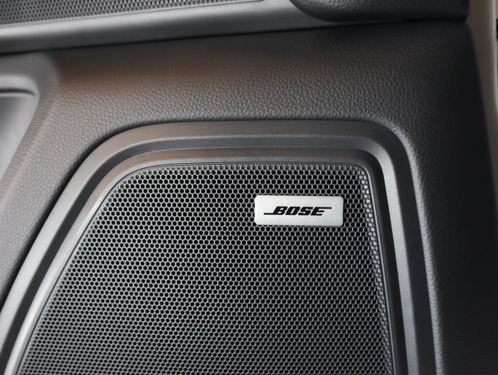 Certified 2026 Porsche Macan AWD/4WD image 25