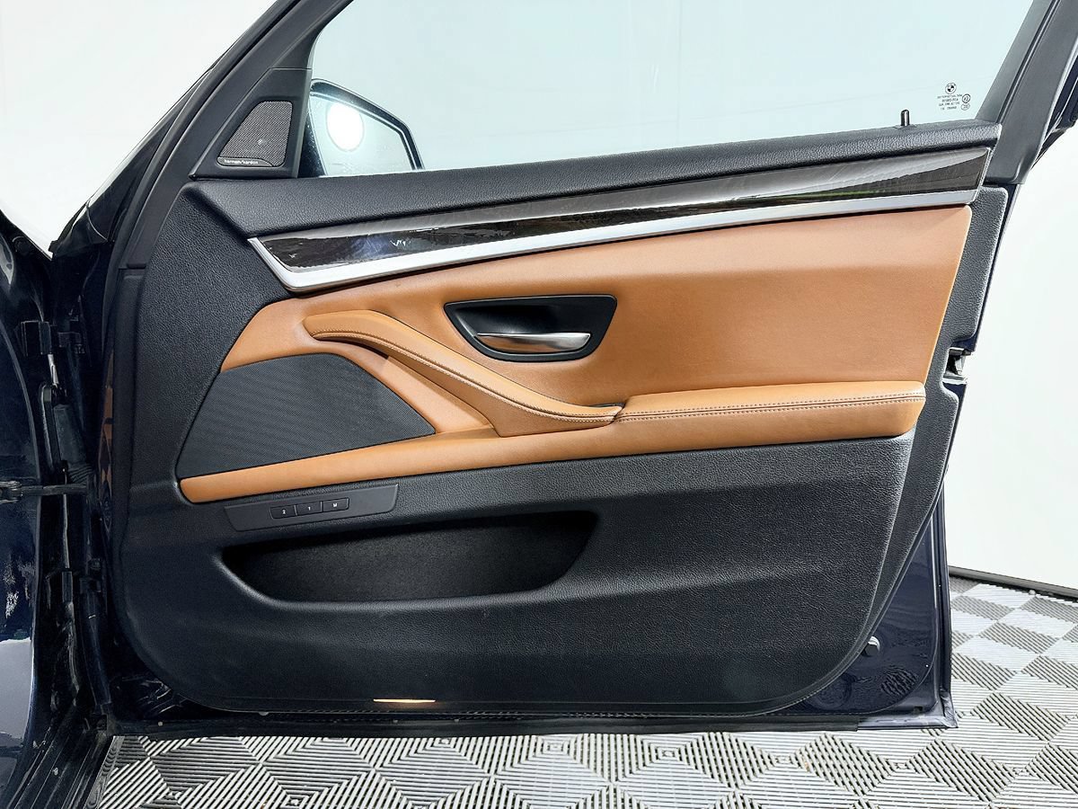 Used 2014 BMW 535d Sedan RWD image 45