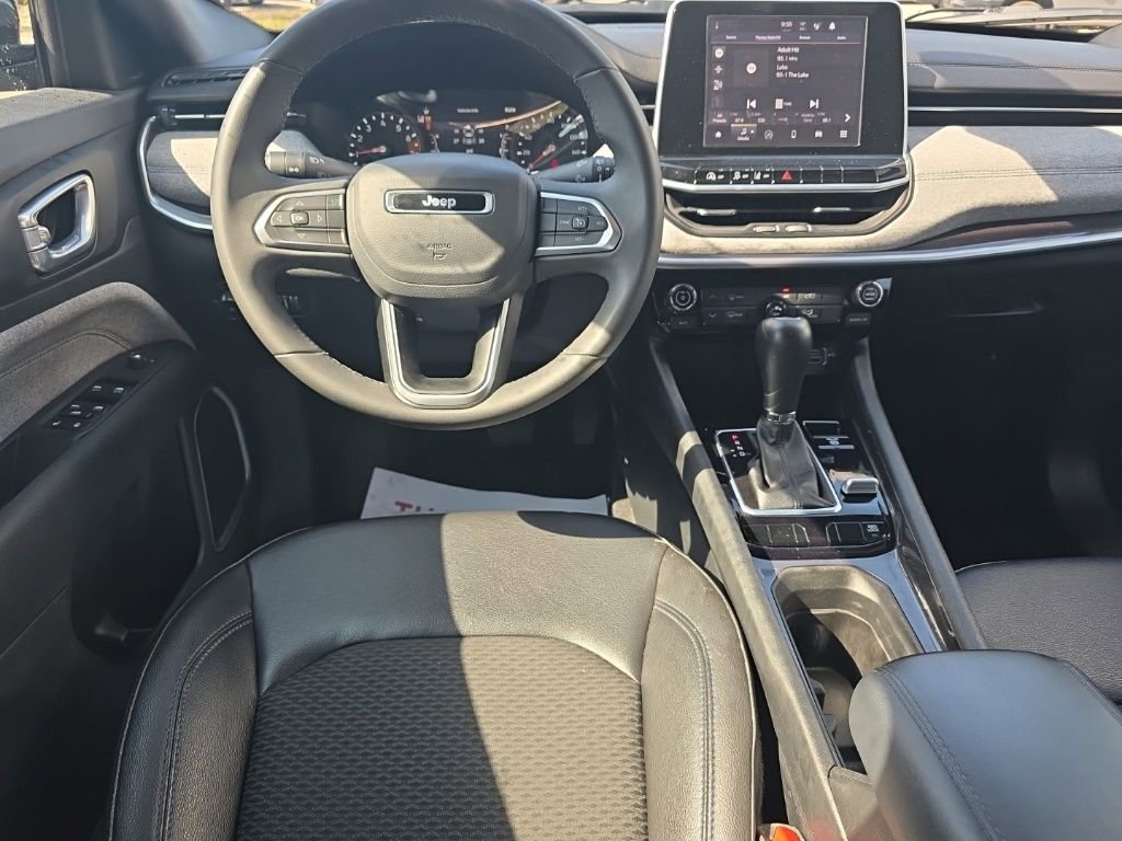Used 2025 Jeep Compass Latitude image 17