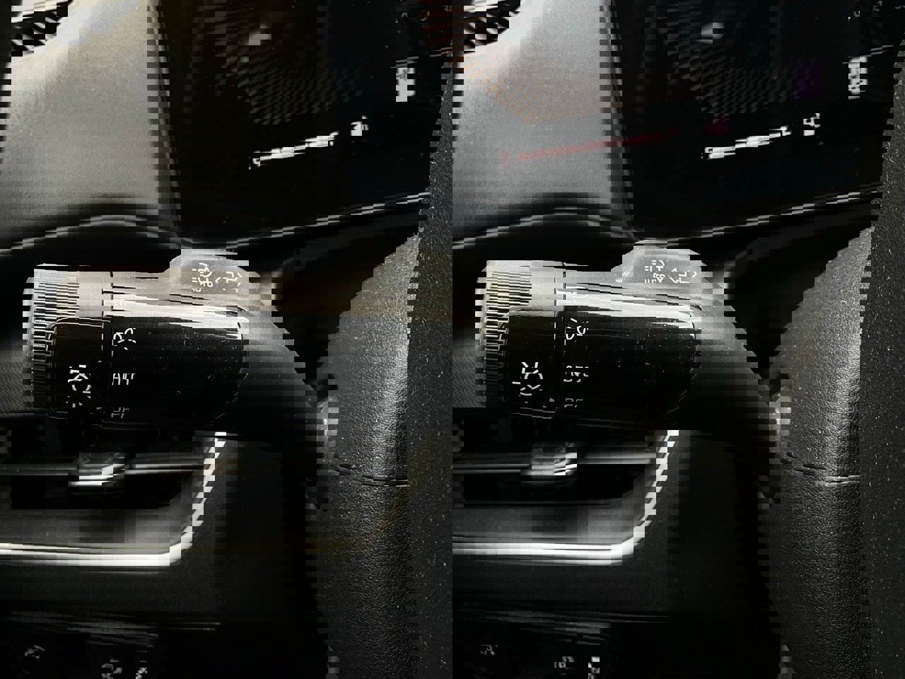 Used 2025 Kia K4 LXS image 36