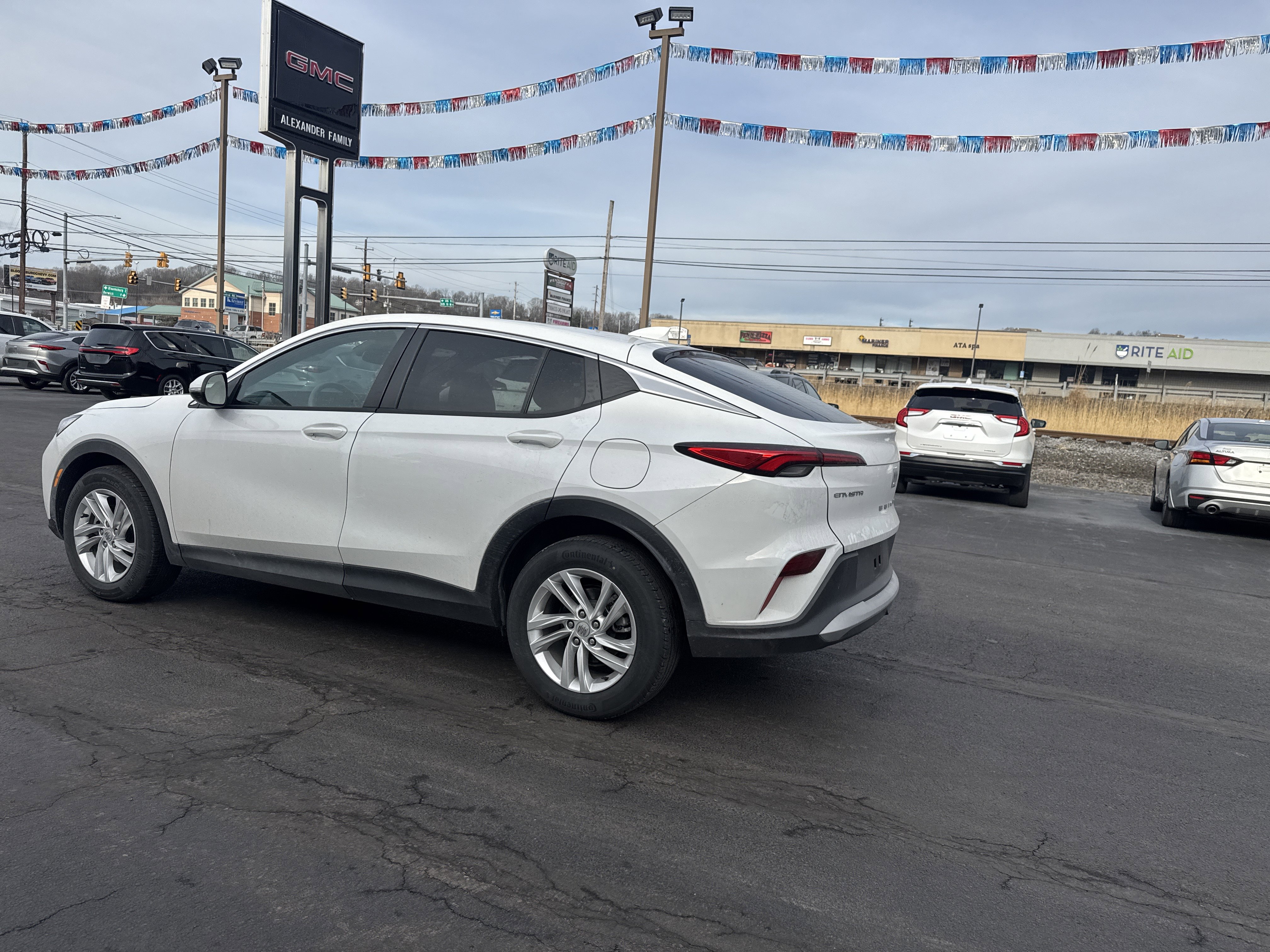 Used 2024 Buick Envista Preferred w/ Advanced Safety Package image 6