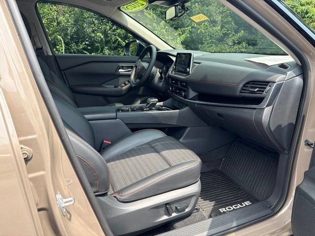 Used 2025 Nissan Rogue SV w/ Rock Creek Premium Package AWD/4WD image 31
