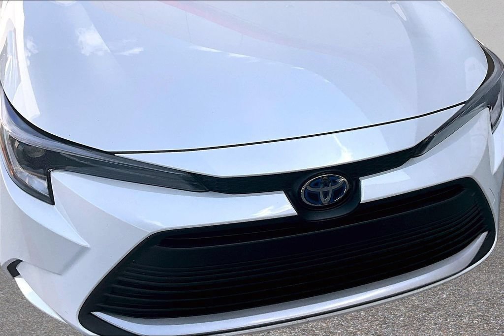 Certified 2025 Toyota Corolla XLE FWD image 36
