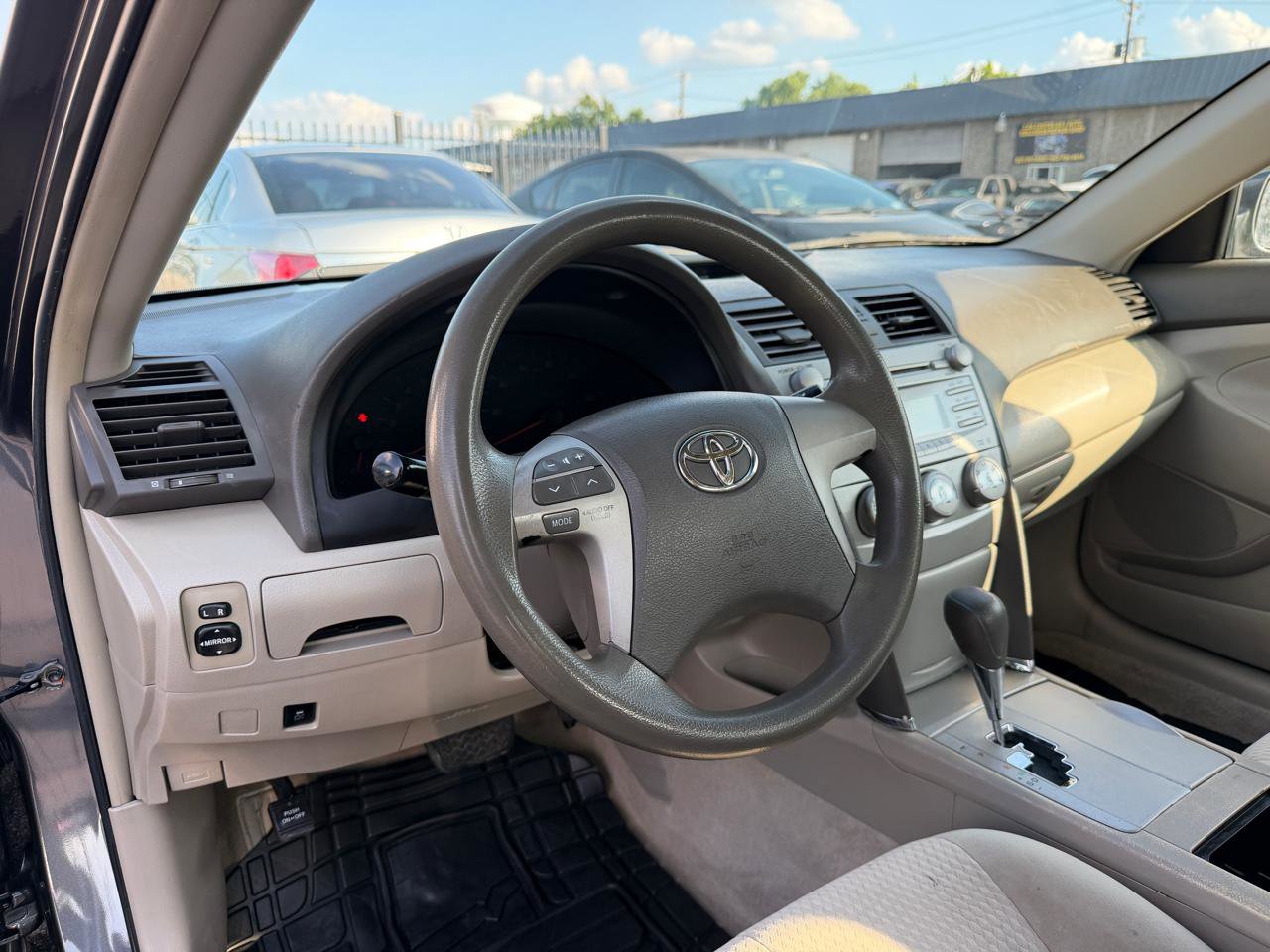 Used 2011 Toyota Camry LE w/ LE Extra-Value Pkg FWD image 9