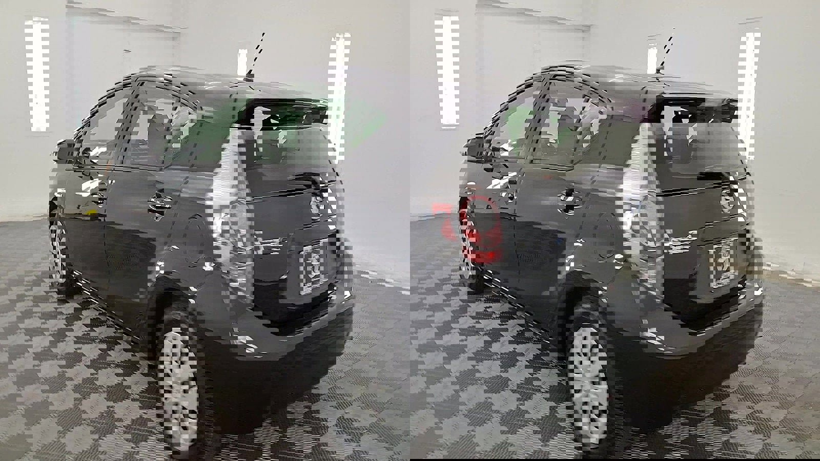 Used 2014 Toyota Prius C Two image 2