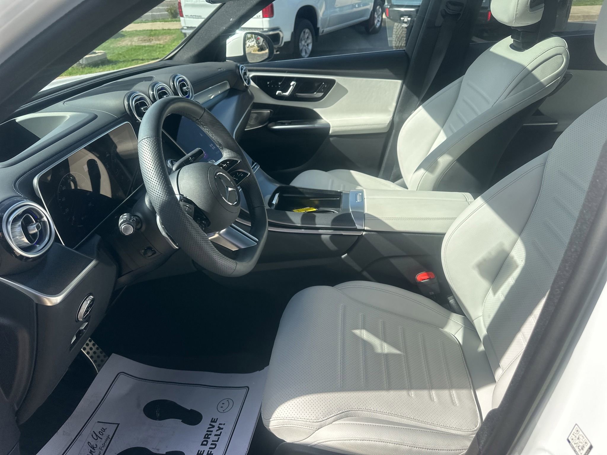 Used 2025 Mercedes-Benz GLC 300 4MATIC image 24