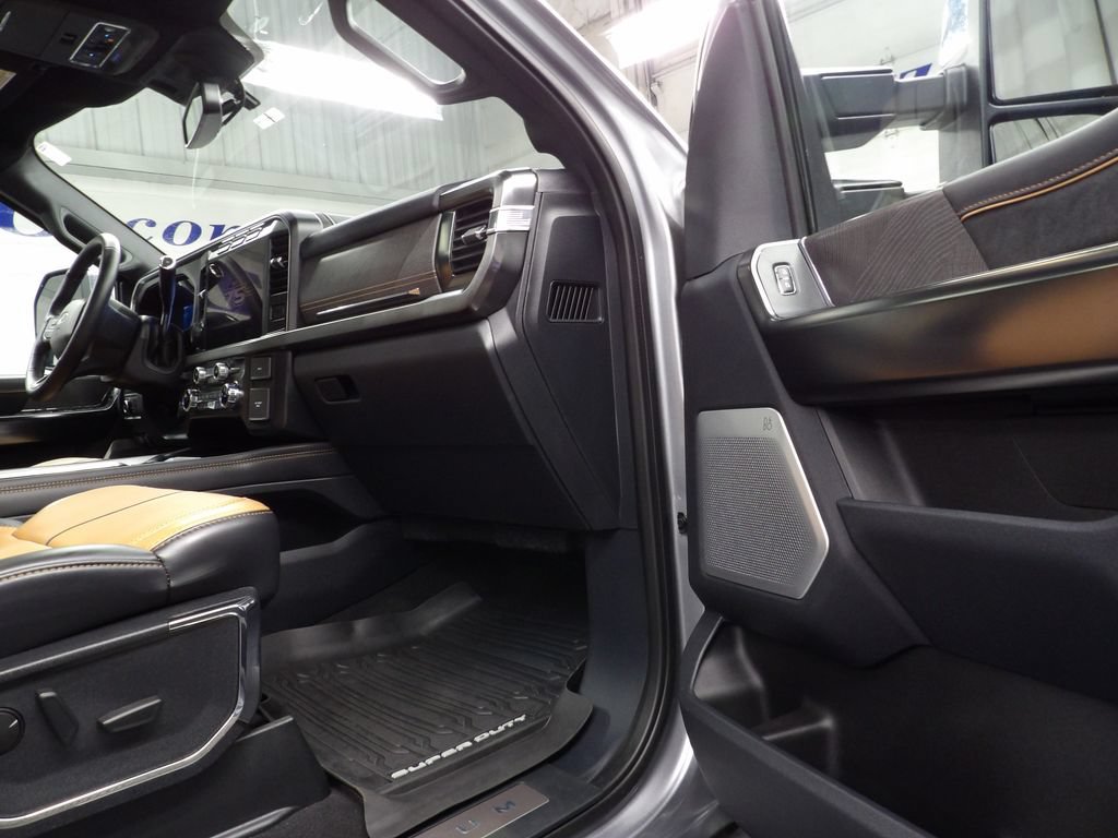 Used 2023 Ford F450 Platinum w/ FX4 Off-Road Package AWD/4WD image 37