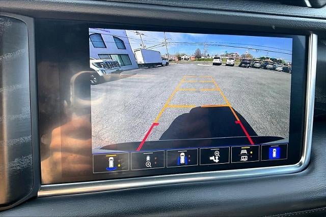 Used 2022 GMC Yukon XL Denali w/ Advanced Technology Package AWD/4WD image 13