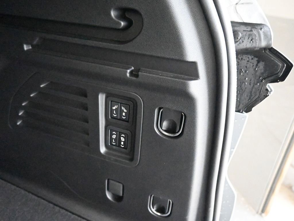 Used 2025 Buick Enclave Preferred w/ Power Package image 23