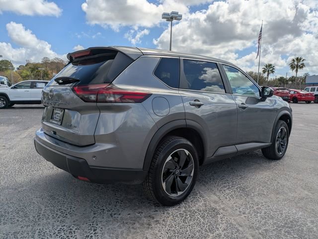 Used 2024 Nissan Rogue SV image 5