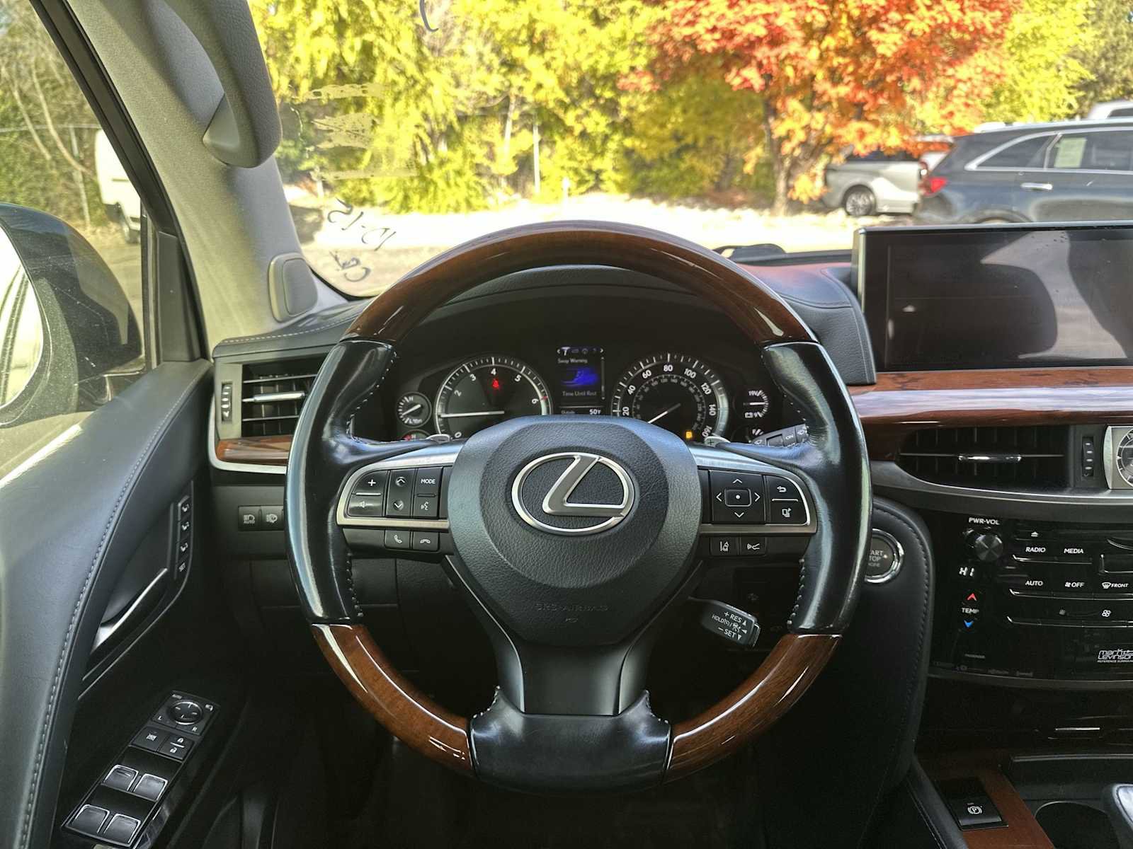 Used 2017 Lexus LX 570 4WD w/ Luxury Package image 11