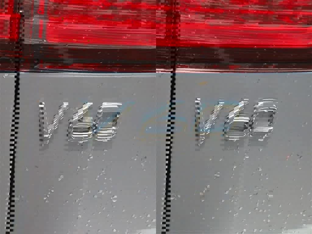 New 2026 Volvo V60 B5 Cross Country Ultra w/ Protection Package Premier image 12