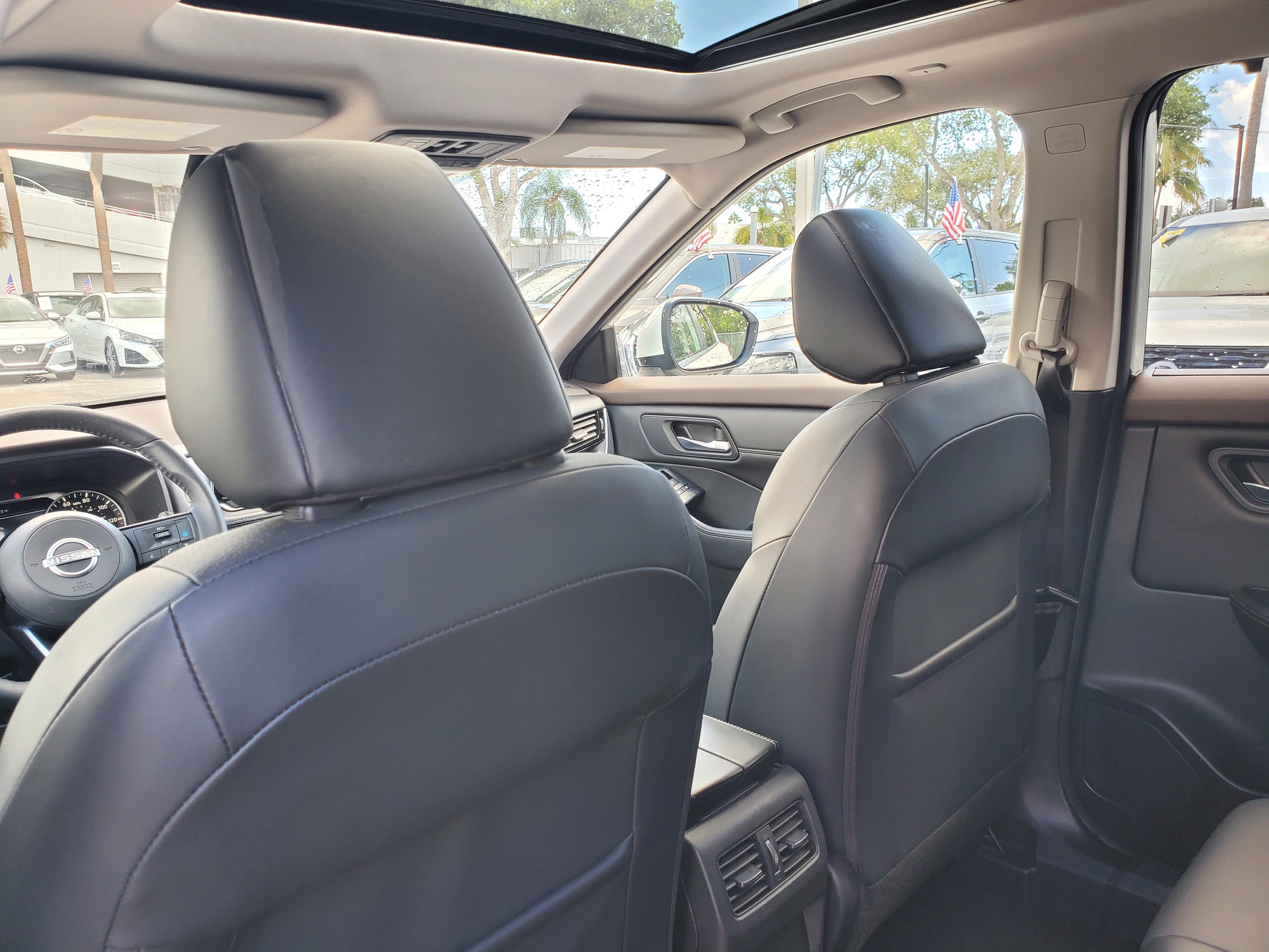 Used 2022 Nissan Rogue SV w/ SV Premium Package image 14