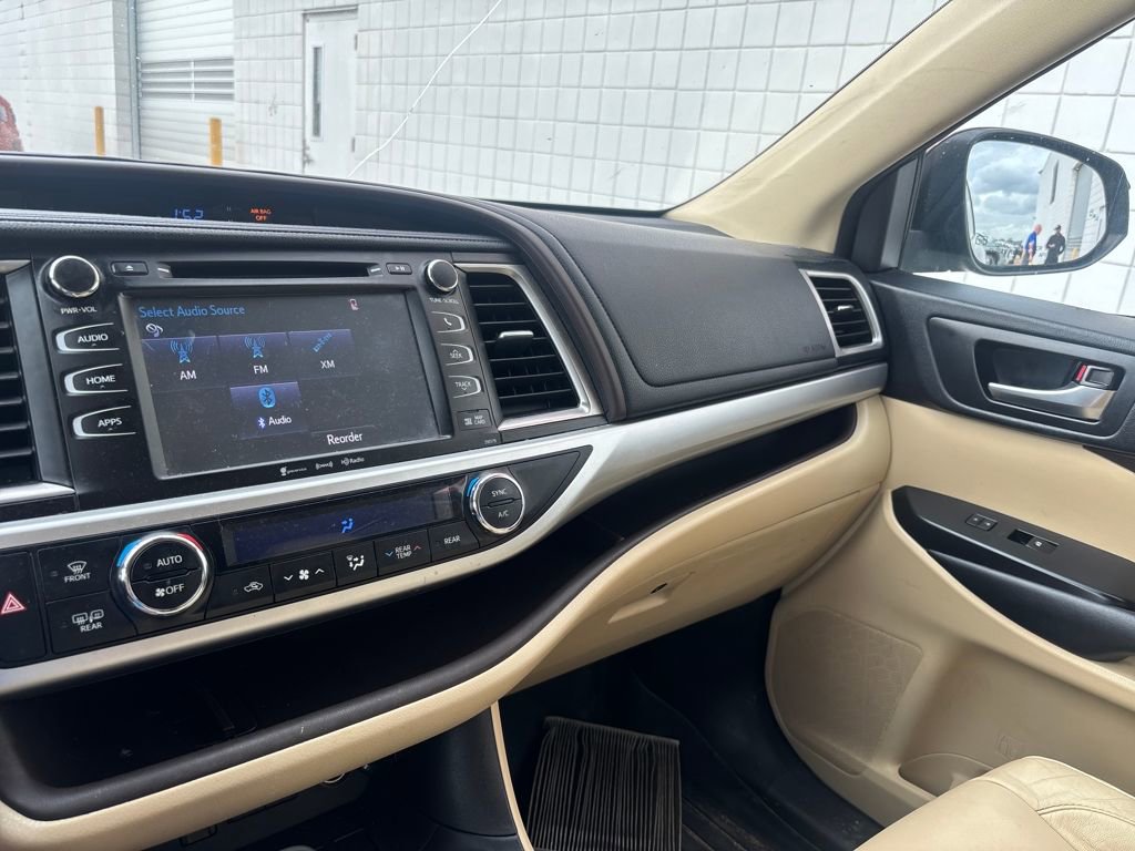Used 2018 Toyota Highlander XLE image 14