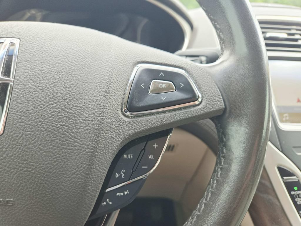 Used 2017 Lincoln MKX Select w/ Select Plus Package FWD image 21