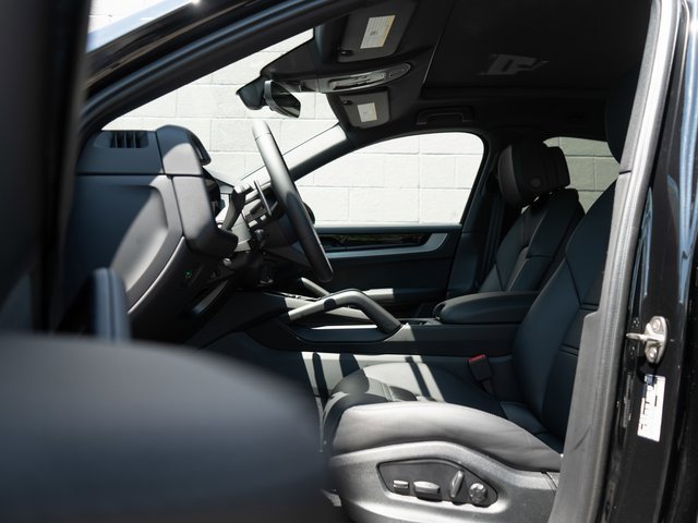 New 2025 Porsche Cayenne Coupe image 17