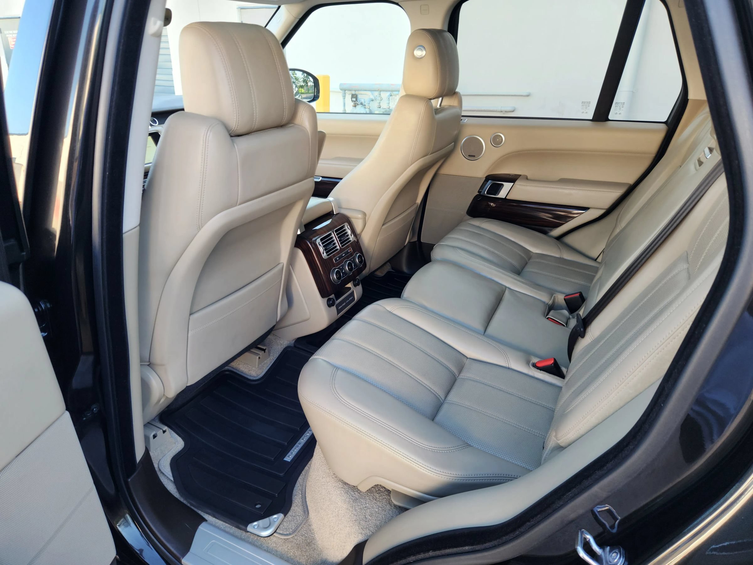 Used 2017 Land Rover Range Rover Supercharged AWD/4WD image 19