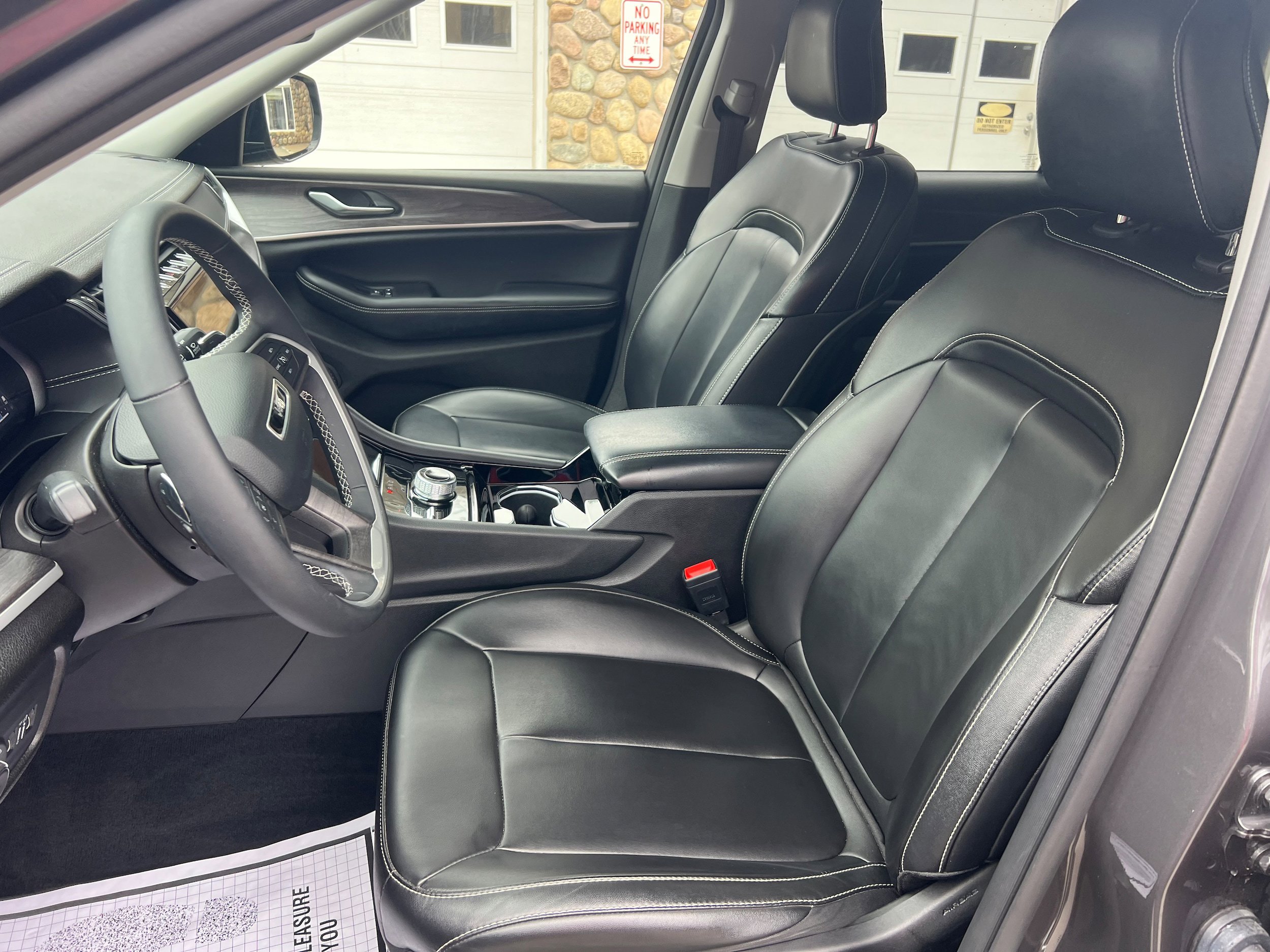 Used 2023 Jeep Grand Cherokee L Limited AWD/4WD image 12