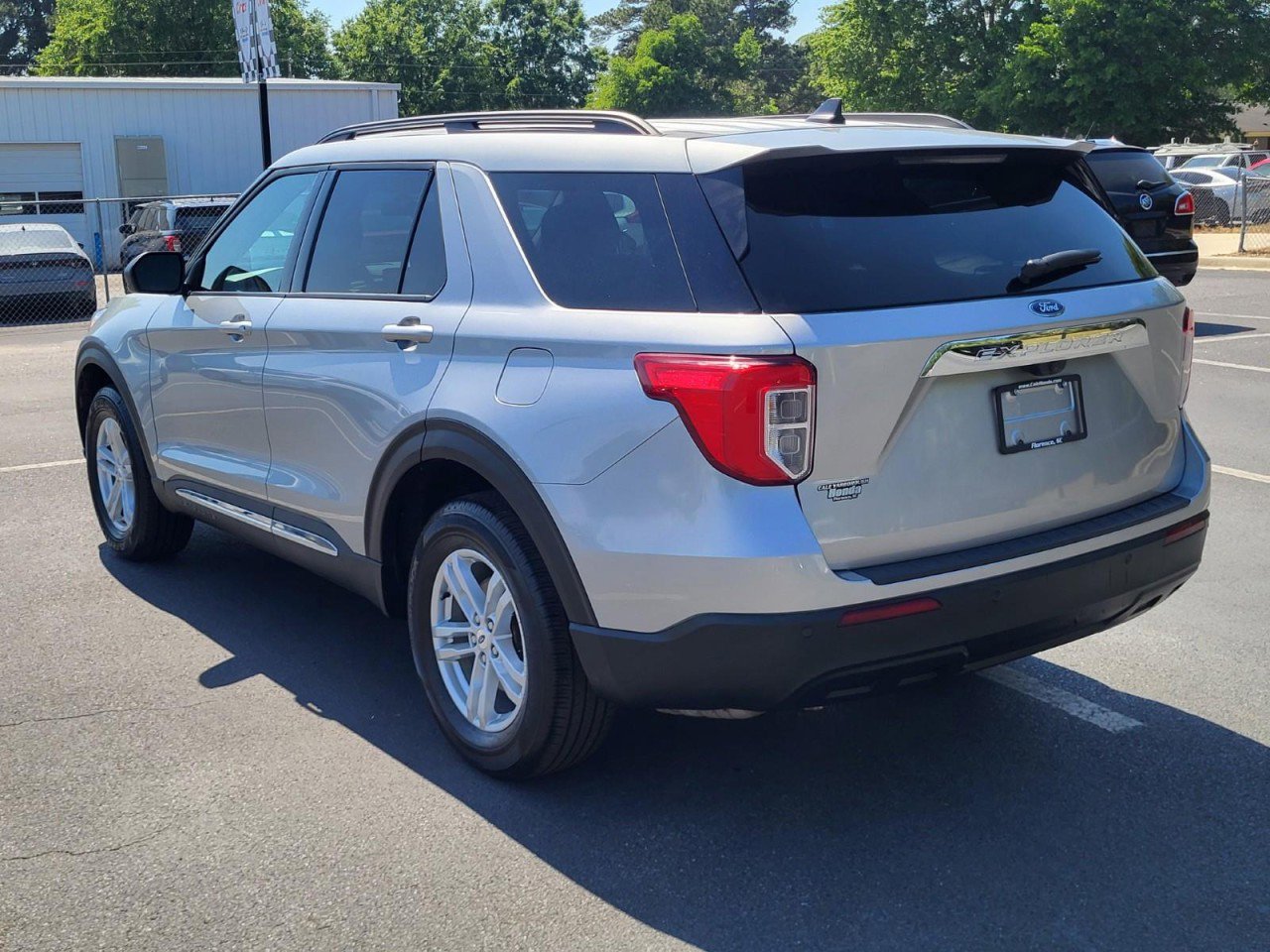Used 2023 Ford Explorer XLT AWD/4WD image 6