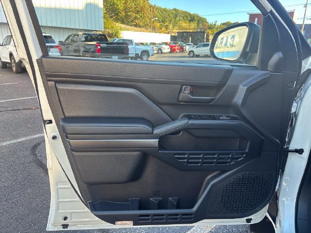 Used 2025 Toyota 4Runner SR5 AWD/4WD image 13
