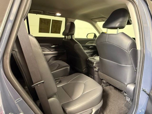 Used 2024 Toyota Grand Highlander XLE AWD/4WD image 45
