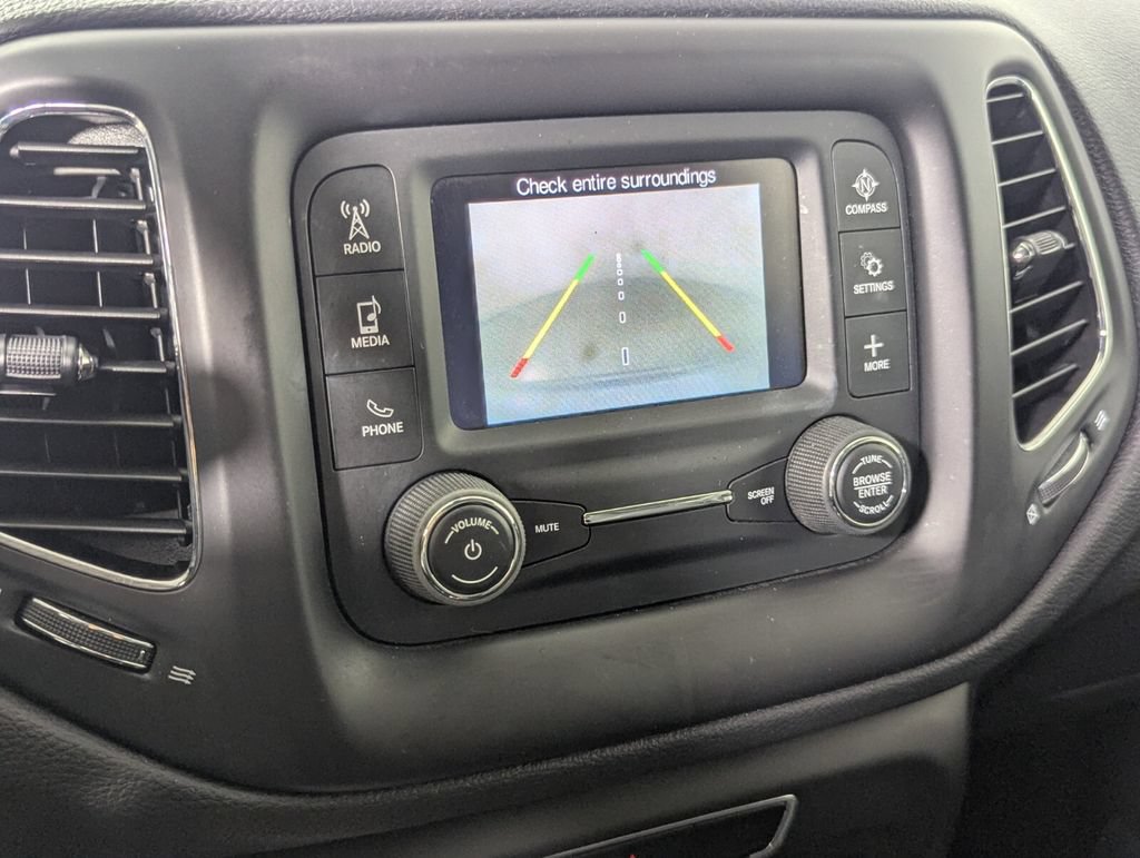 Used 2018 Jeep Compass Latitude w/ Cold Weather Group AWD/4WD image 21